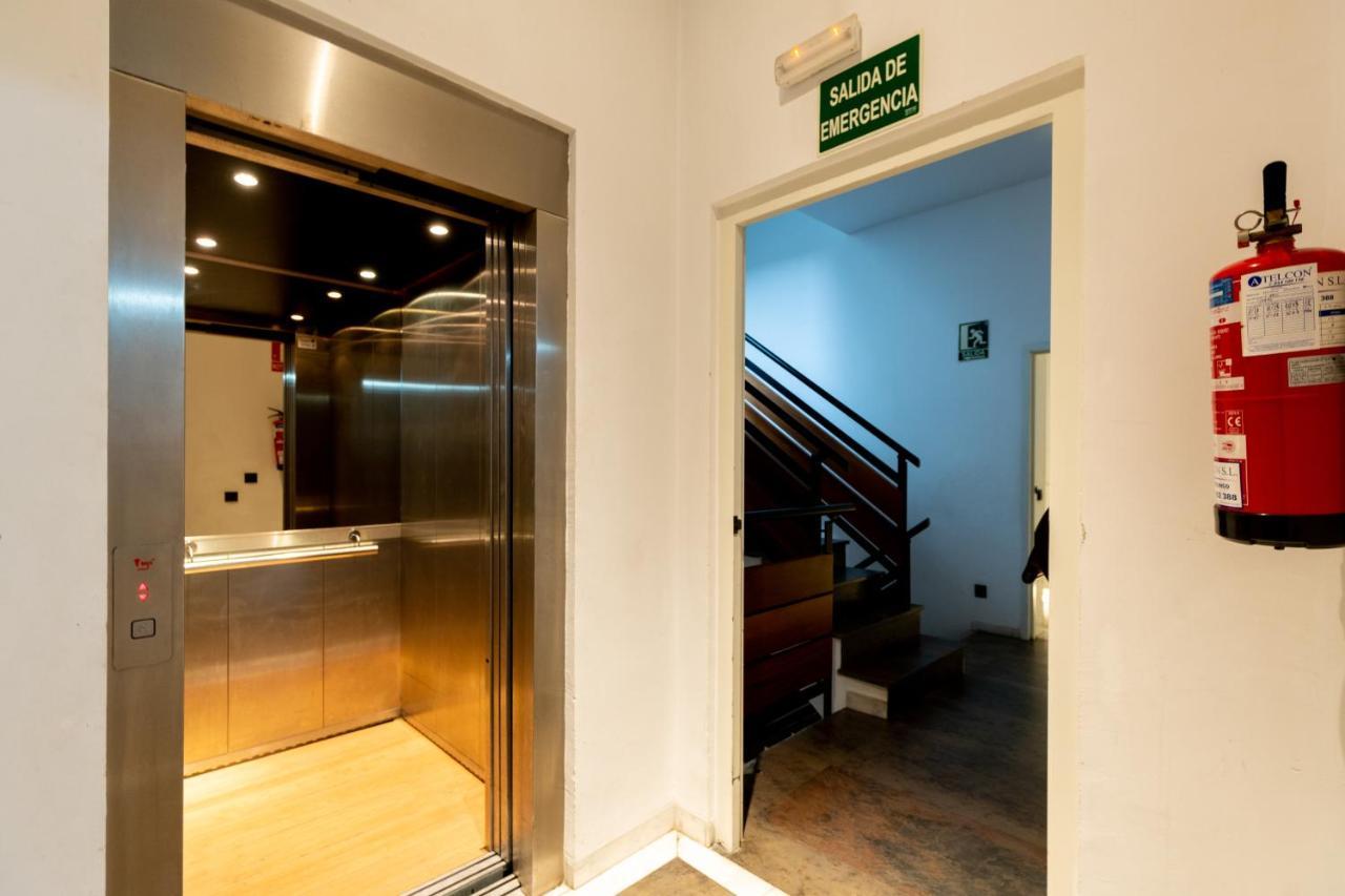 Cathedral Apartment, Upper Floor Apartment 塞维利亚 外观 照片