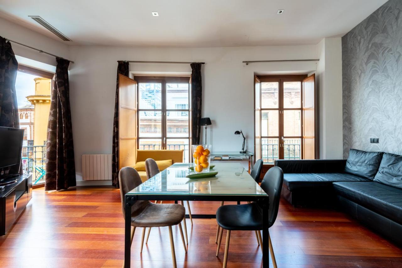 Cathedral Apartment, Upper Floor Apartment 塞维利亚 外观 照片