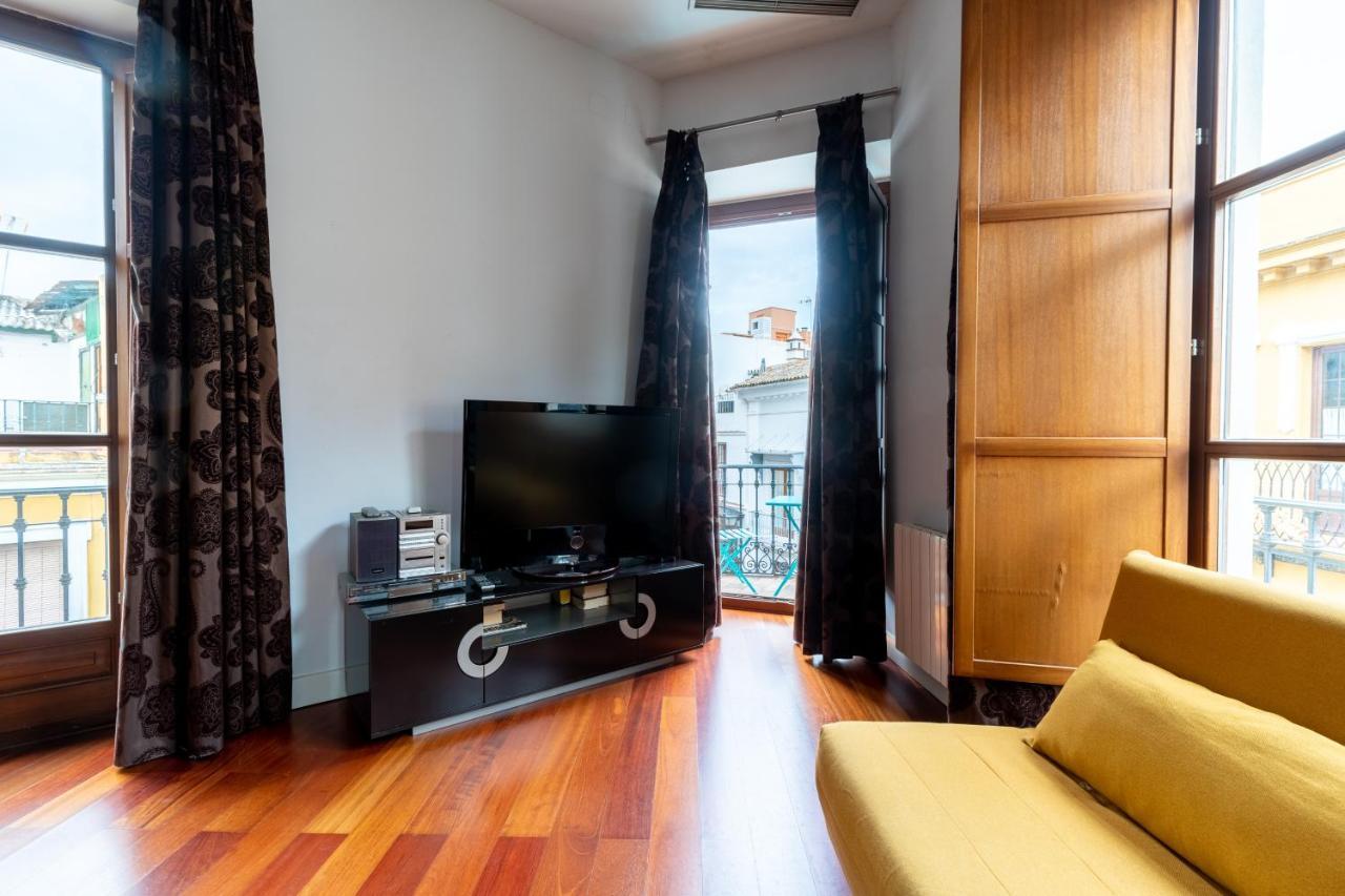 Cathedral Apartment, Upper Floor Apartment 塞维利亚 外观 照片
